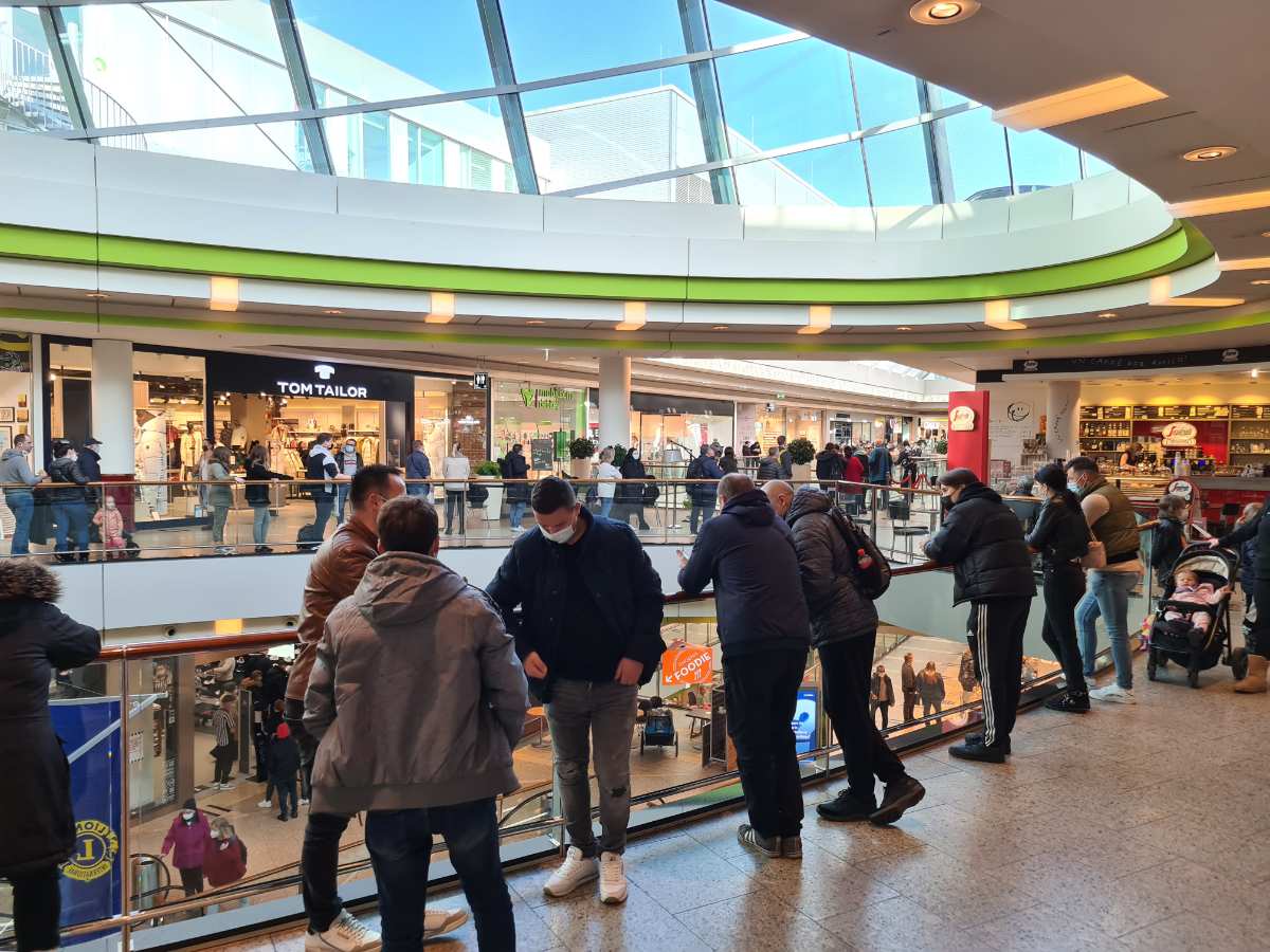 Starke Nachfrage bei Impfaktion im Einkaufszentrum