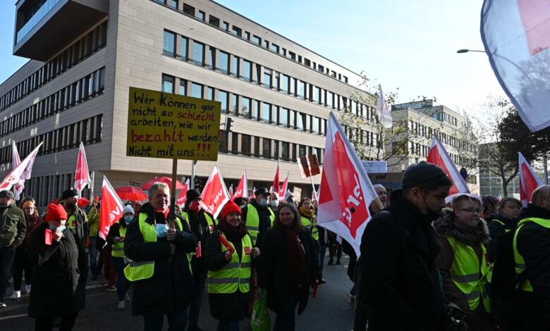 Beschäftigte im Öffentlichen Dienst legten heute die Arbeit in Harburg nieder