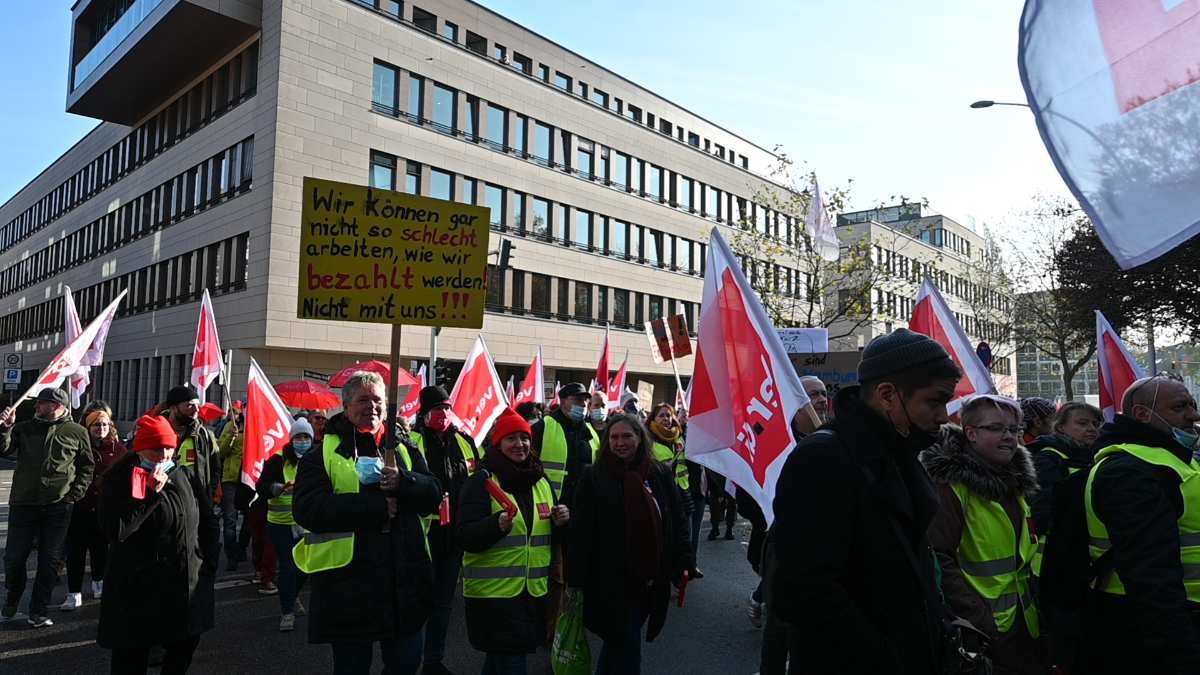 Beschäftigte im Öffentlichen Dienst legten heute die Arbeit in Harburg nieder