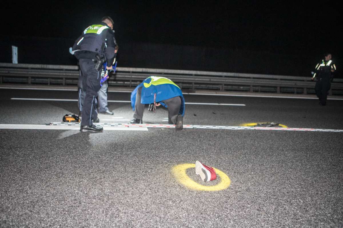 Beim Überqueren der Fahrbahn vom Auto erfasst und tödlich verletzt
