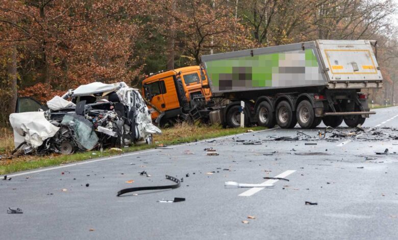 Ein tödlich Verletzter nach schwerem Unfall