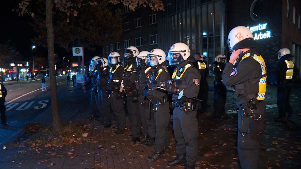 Jugendliche rasten bei Halloween-Abend in Harburg aus