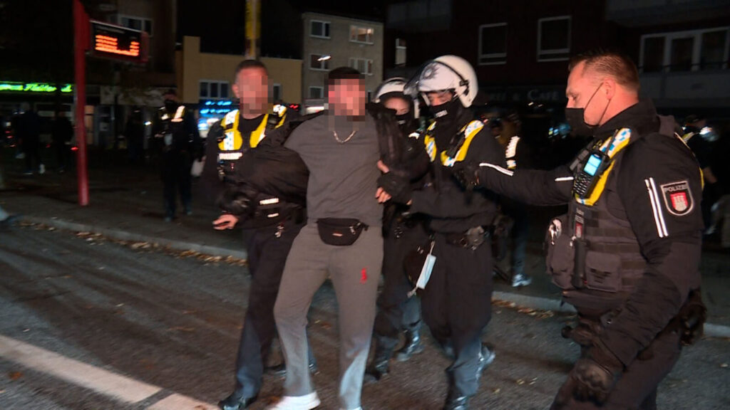 Jugendliche rasten bei Halloween-Abend in Harburg aus