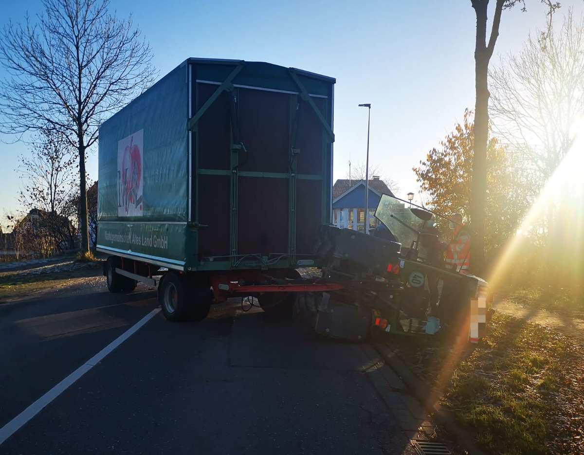 Treckerfahrer bei Unfall im Alten Land schwer verletzt
