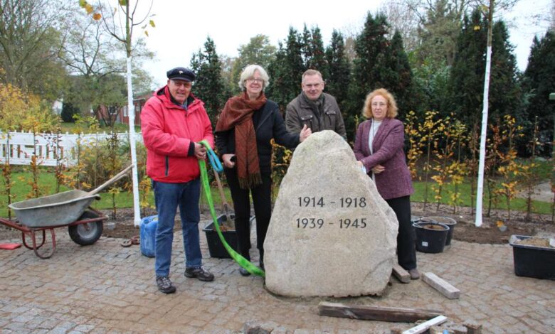 Punktlandung zum Volkstrauertag – Neues Ehrenmal in Bullenhausen