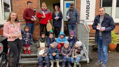 Kita-Kinder besuchen obdachlose Gäste des Harburg-Huus 2 Kita-Kinder besuchen obdachlose Gäste des Harburg-Huus