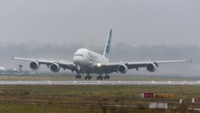 Erstgebauter Airbus A380 Prototyp landet in Finkenwerder