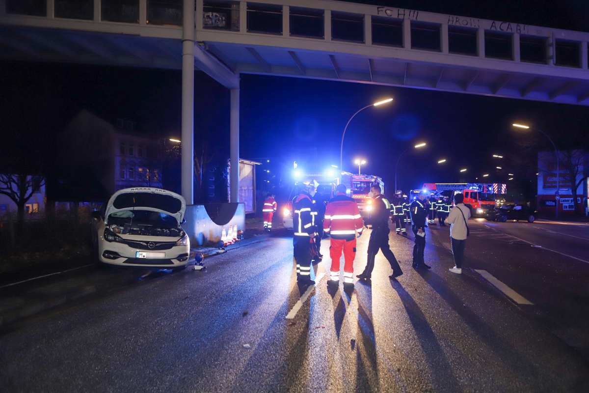 Schwerer Unfall auf B73 in Harburg
