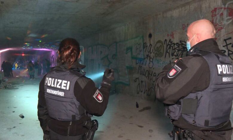 Party im Brückenkörper unter der A255 wurde von der Polizei beendet