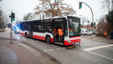 Bus erfasst 11-jährige Fahrradfahrerin und verletzt sie schwer