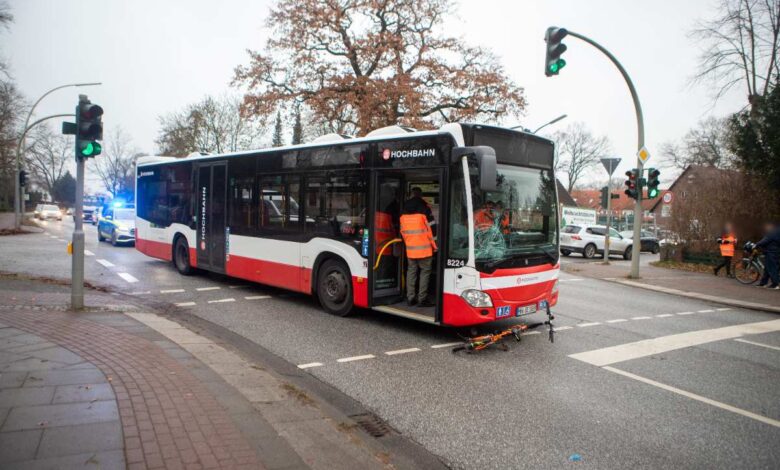 Bus erfasst 11-jährige Fahrradfahrerin und verletzt sie schwer