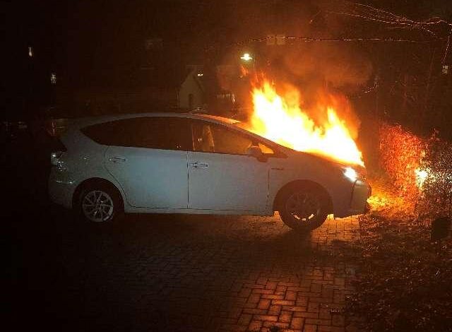 Toyota in Stade in Brand geraten - Polizei sucht Zeugen