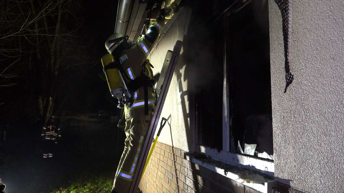 Zimmerbrand in öffentlicher Unterkunft in Stelle 1 Zimmerbrand in öffentlicher Unterkunft in Stelle