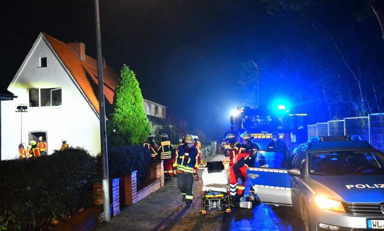 Tannenbaum setzt Wohnung in Brand - Frau schwer verletzt