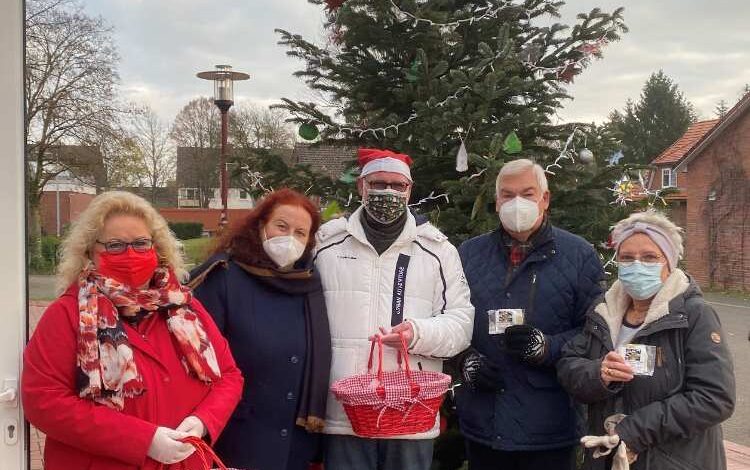 Kinder der Jugendfreizeitstätte Village basteln Schutzengel für Maschens Seniorinnen und Senioren
