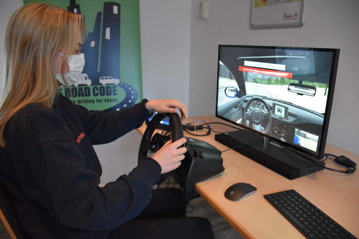 Zehn junge Johanniter trainieren sicheres Fahren