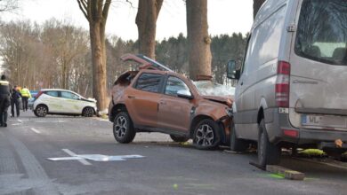 Drei Verletzte bei Kollision von drei Fahrzeugen