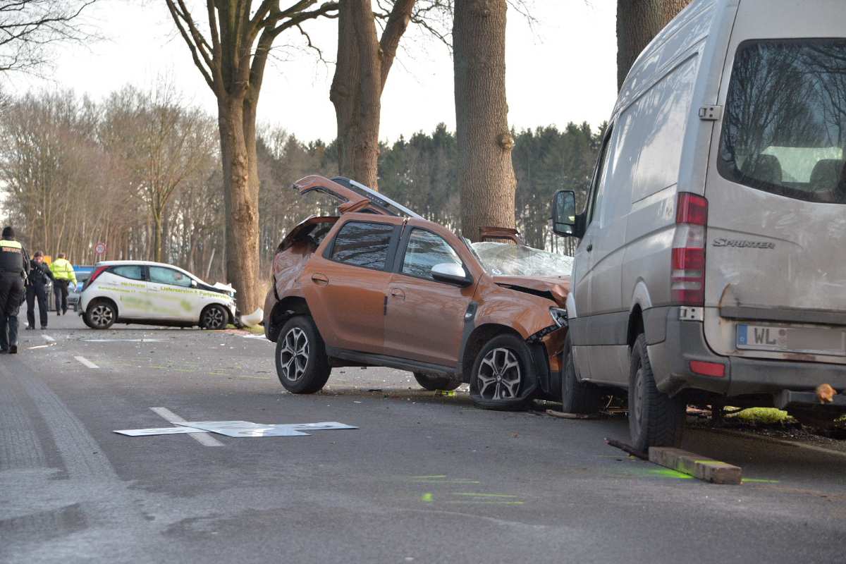 Drei Verletzte bei Kollision von drei Fahrzeugen