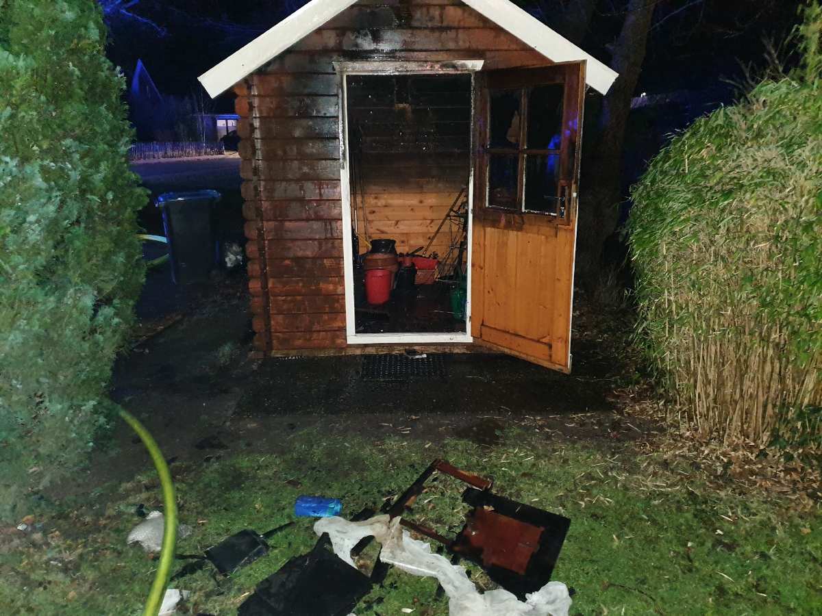 Jugendliche böllern Gartenhaus in Brand 1 Jugendliche böllern Gartenhaus in Brand