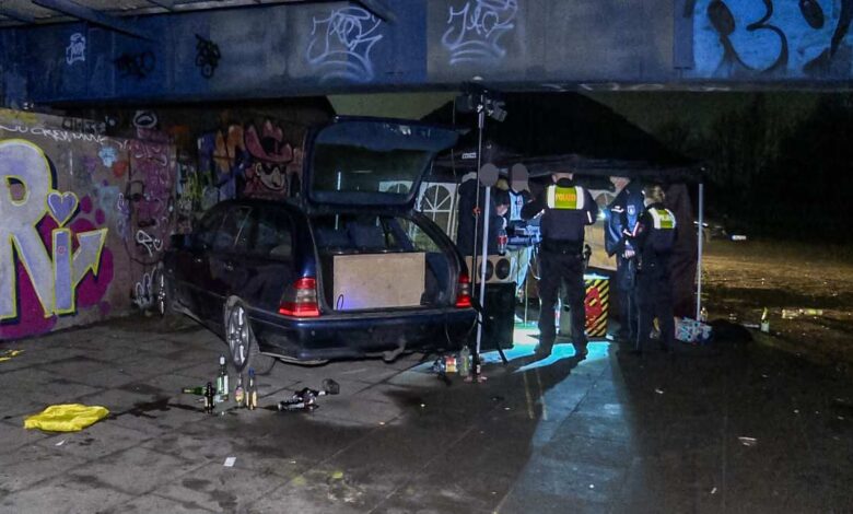 Polizei beendet illegale Party unter Autobahnbrücke