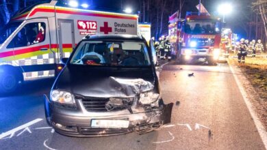 Familie und Lieferdienstfahrer bei Unfall verletzt