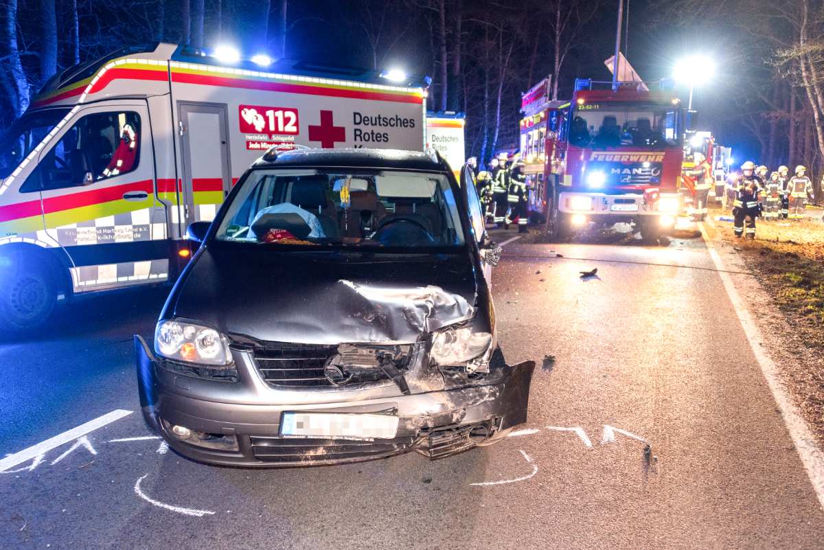 Familie und Lieferdienstfahrer bei Unfall verletzt