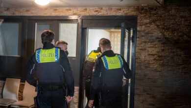 Polizei untersagt Party: 300 feiern Hochzeit auf der Veddel 7 Polizei untersagt Party: 300 feiern Hochzeit auf der Veddel