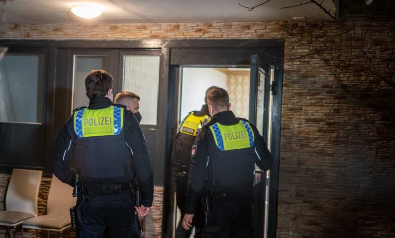 Polizei untersagt Party: 300 feiern Hochzeit auf der Veddel