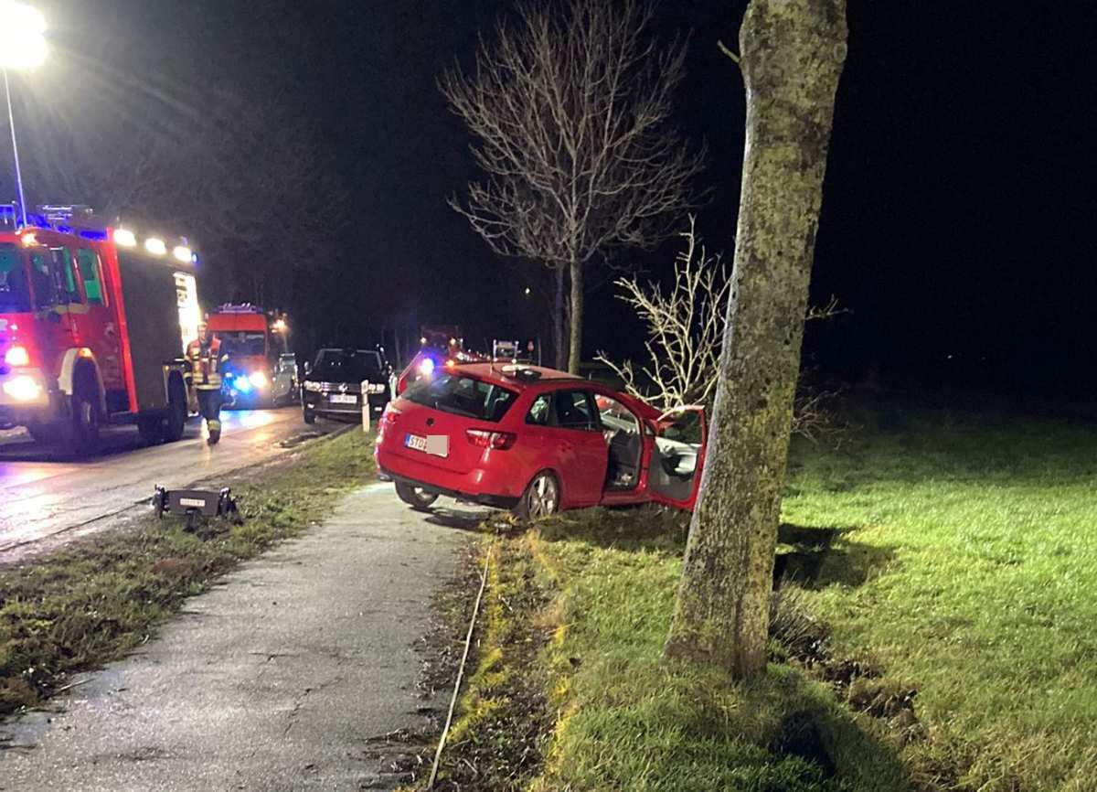 Nach tödlichem Verkehrsunfall sucht Polizei Zeugen