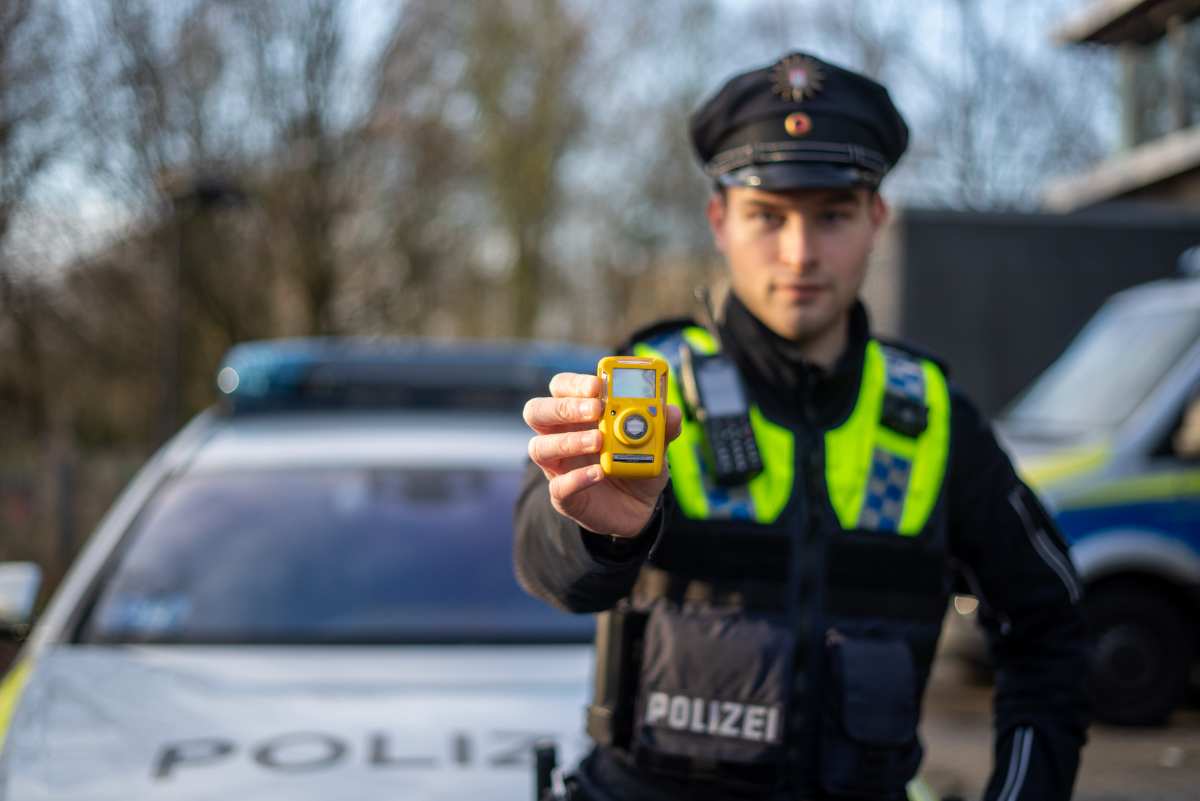 Mehr Sicherheit im Einsatz: Polizei erhält 200 neue CO-Warngeräte