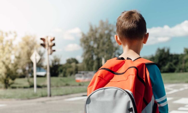 14-jährige auf Fußgängerüberweg von Auto erfasst
