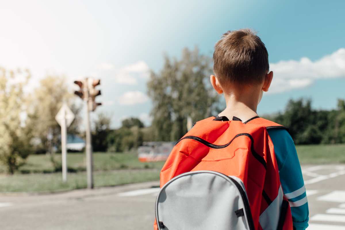 14-jährige auf Fußgängerüberweg von Auto erfasst