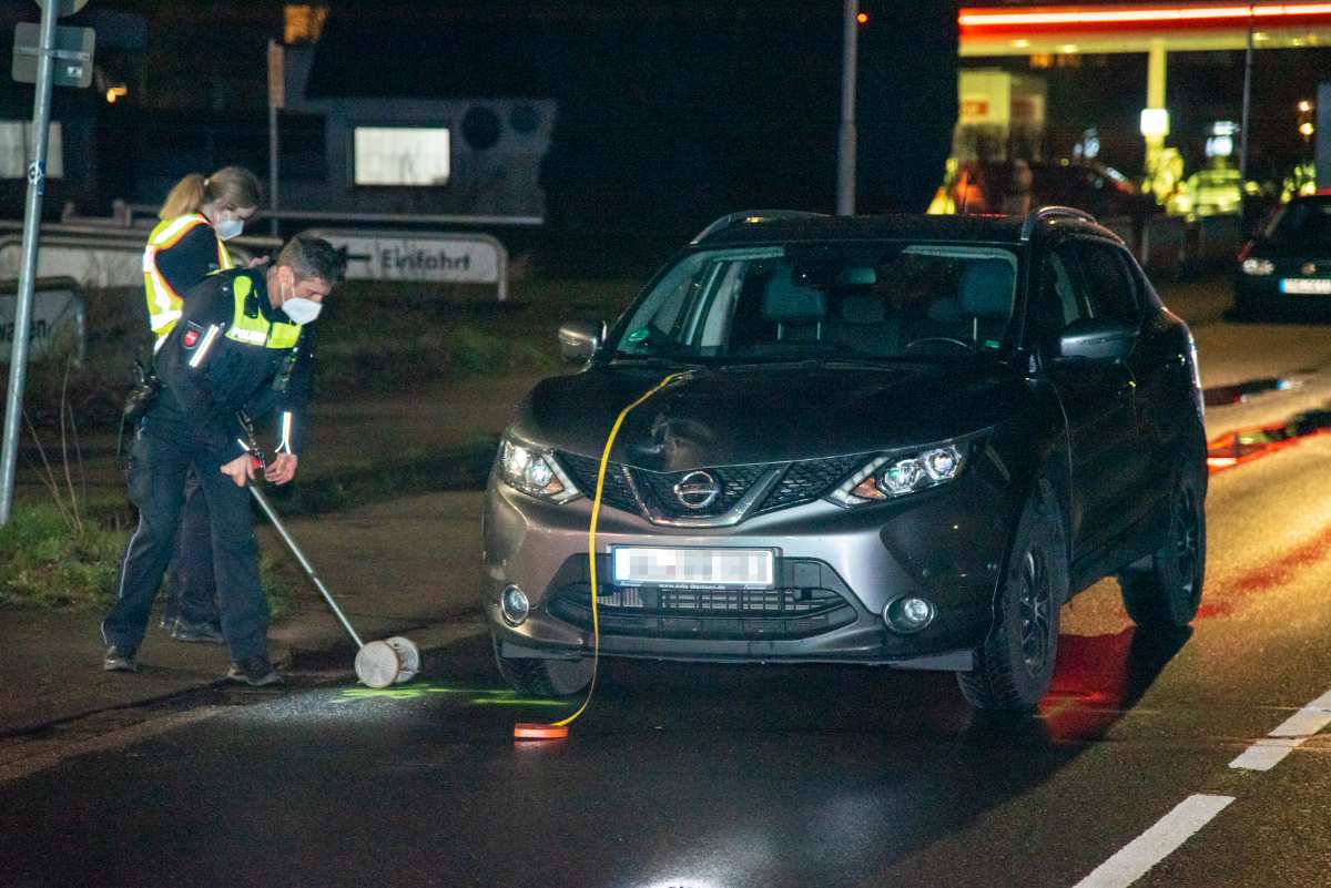 Fußgänger von Auto erfasst und schwer verletzt