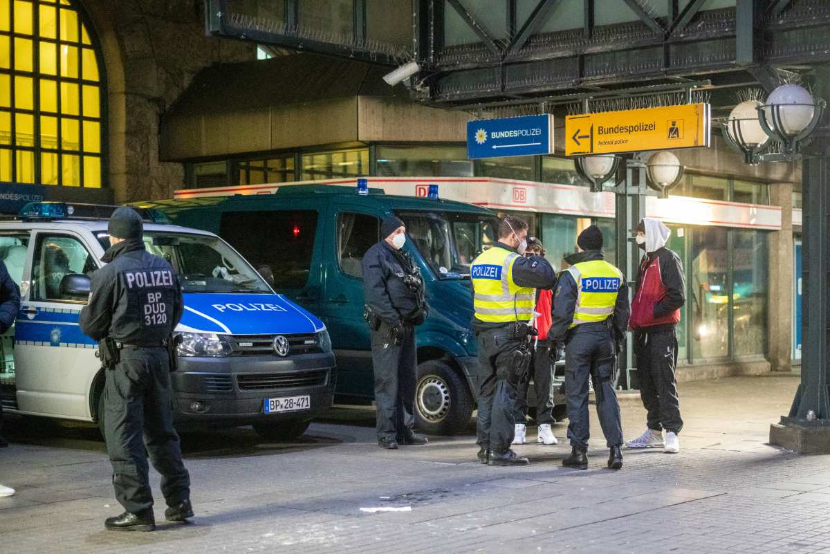 Bundespolizei kontrolliert am Hauptbahnhof auf der Suche nach Waffen