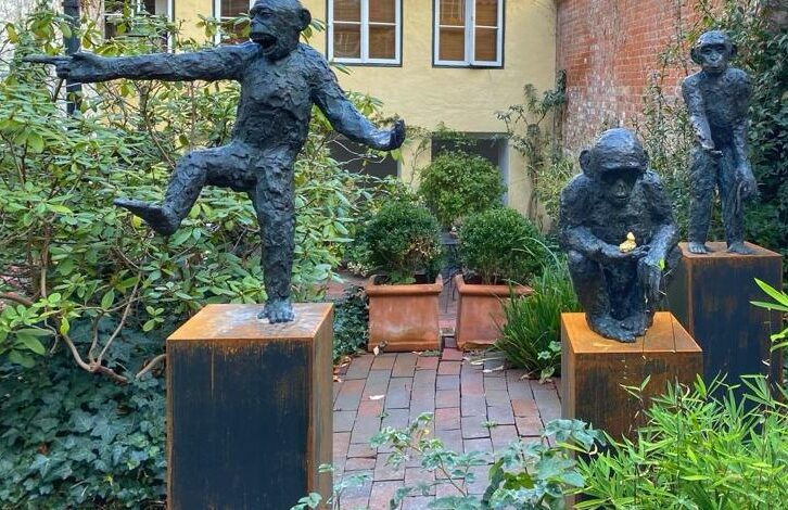 Einbruchdiebstahl während Sanierung - Bronzeplastiken und Einbaugeräte gestohlen