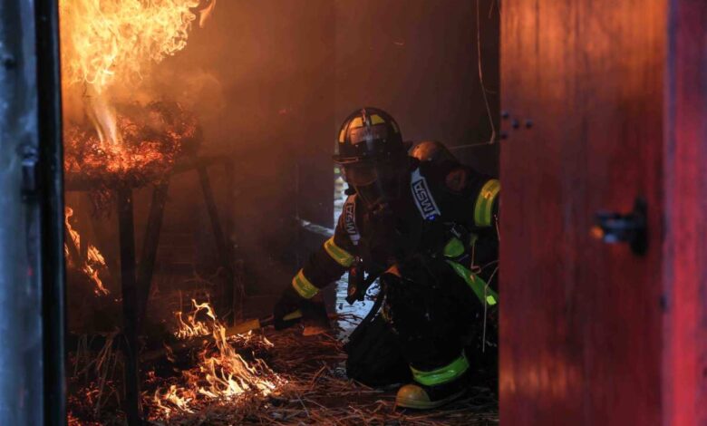 Feuerwehr rettet 19 Menschen nach ausgedehntem Kellerbrand