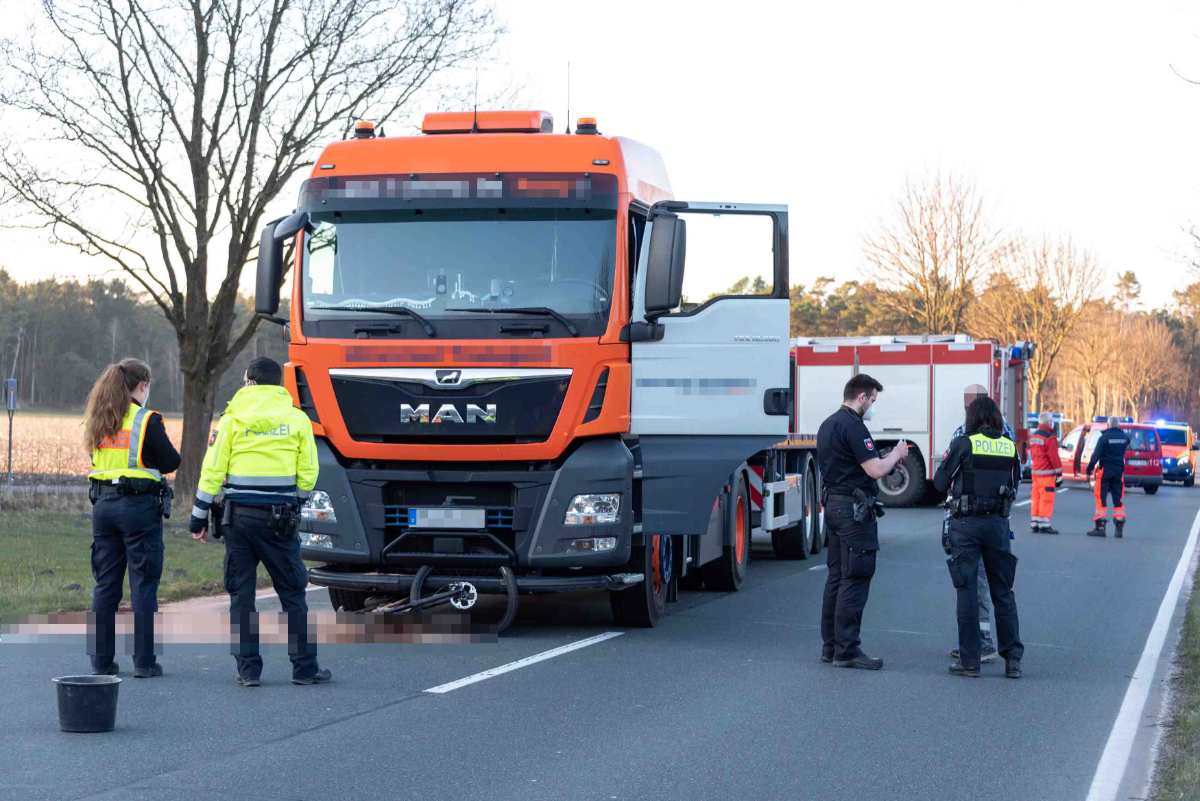 Radfahrer im toten Winkel erfasst und tödlich verletzt