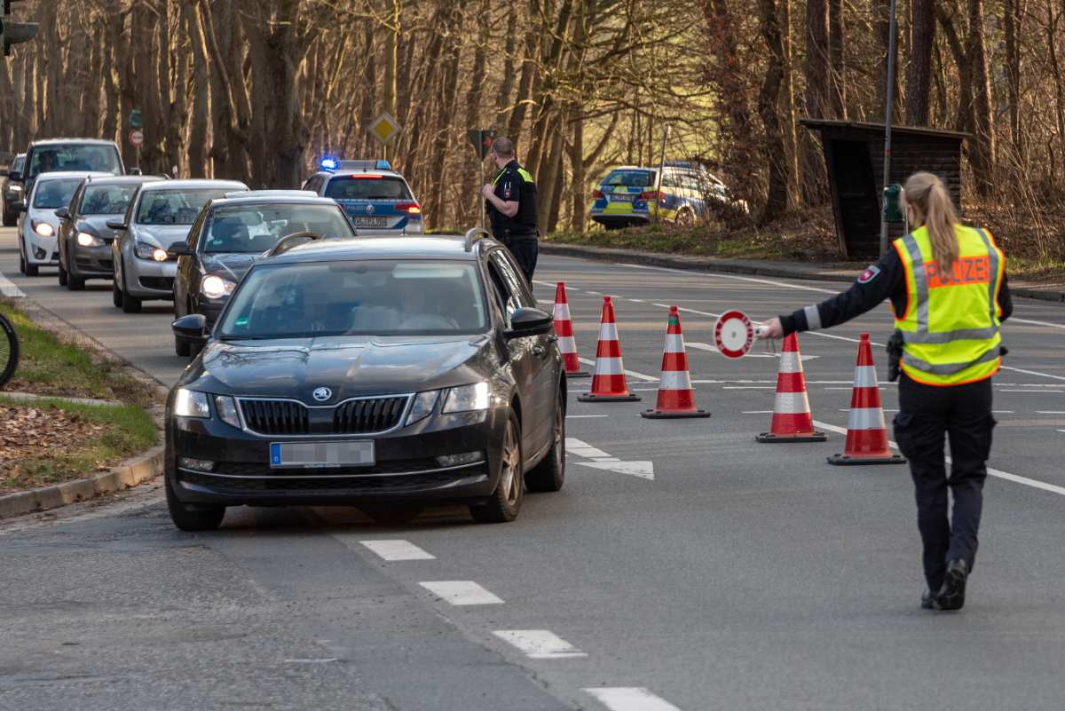 Polizei kontrolliert 200 Autofahrer - Fahrtauglichkeit von Senioren im Fokus
