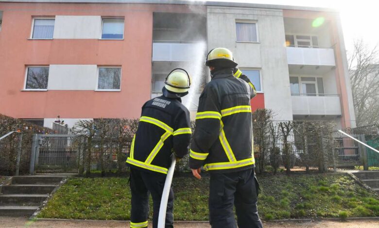 Feuer auf Balkon in Hausbruch