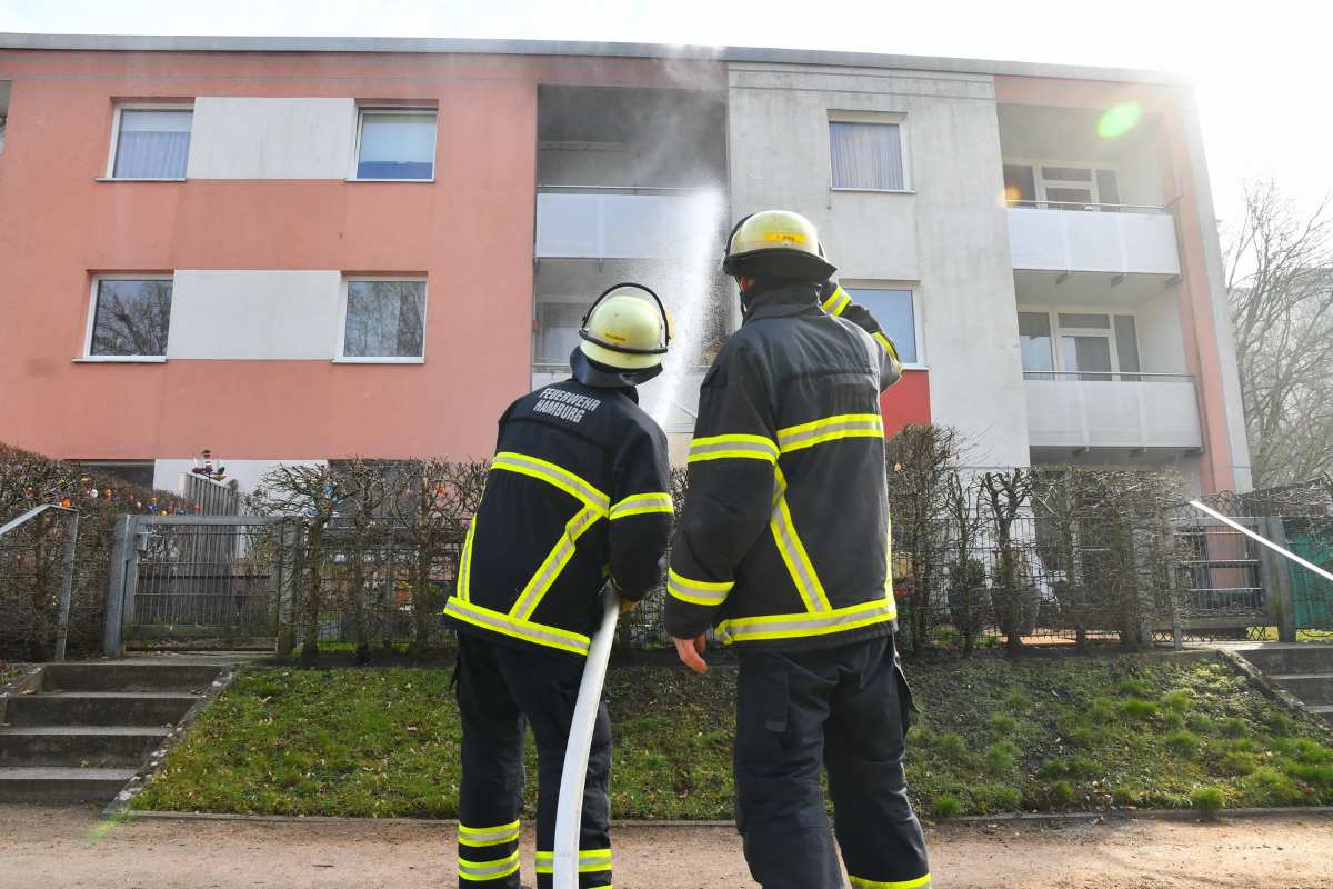 Feuer auf Balkon in Hausbruch 1 Feuer auf Balkon in Hausbruch