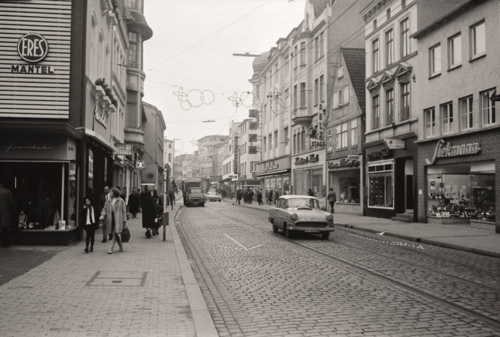Die Lüneburger Straße gestern und heute — Ein fotografischer Stadtspaziergang