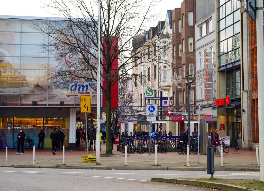 Die Lüneburger Straße gestern und heute — Ein fotografischer Stadtspaziergang