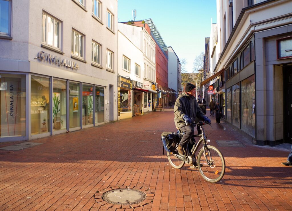 Die Lüneburger Straße gestern und heute — Ein fotografischer Stadtspaziergang