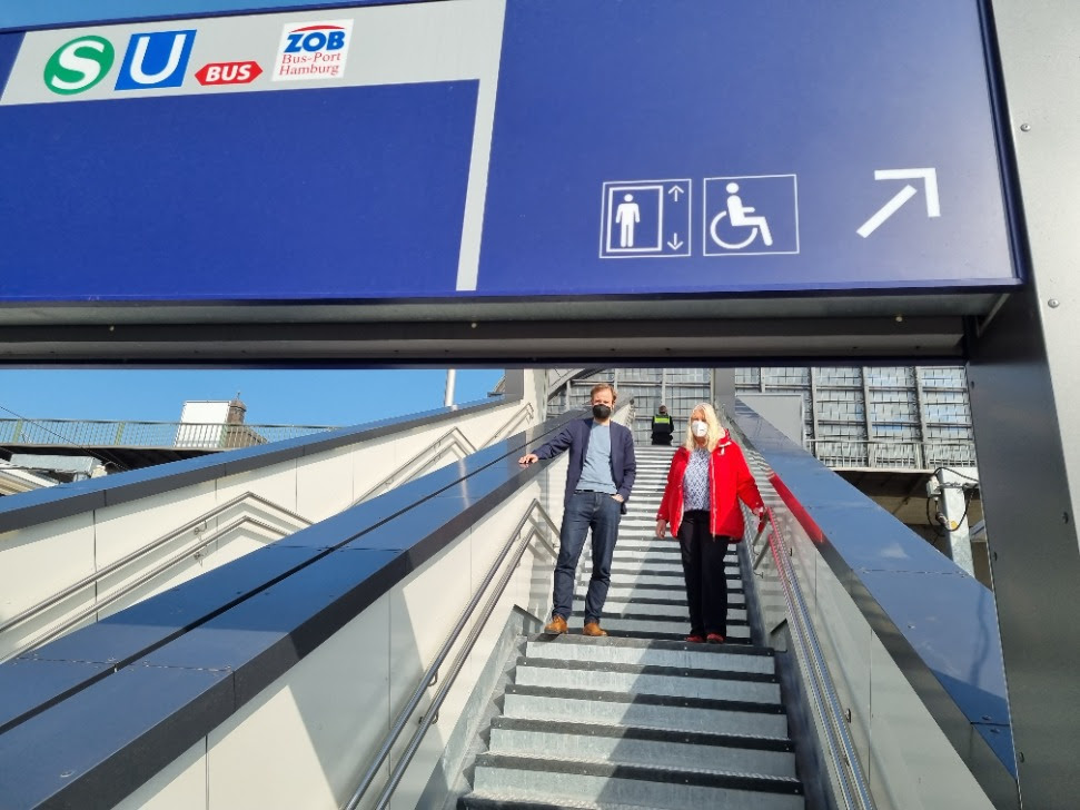 Hamburg Hauptbahnhof: Erste neue Treppen zur Steintorbrücke für Reisende frei gegeben