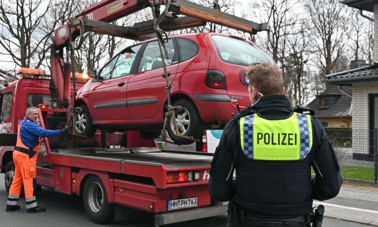 Nach Kontrolle flüchten junge Männer aus mutmaßlich gestohlenem Fahrzeug