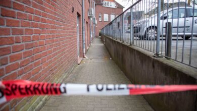 Zwei Personen nach Messerstecherei in Lebensgefahr