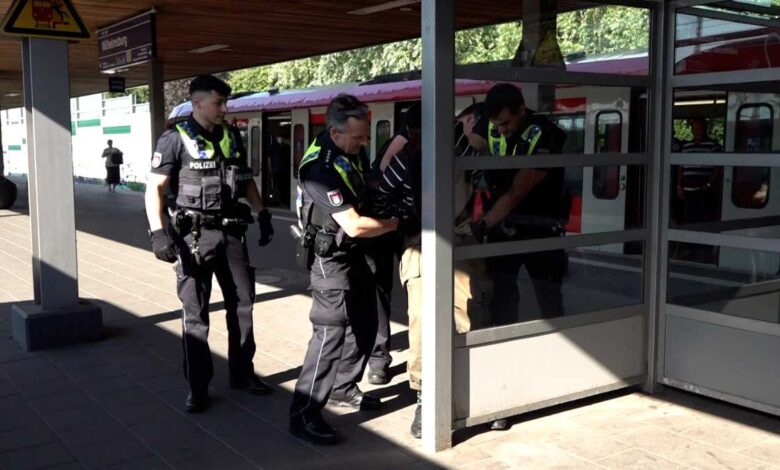 Polizei nimmt Mann nach sexueller Belästigung im S-Bahnabteil fest