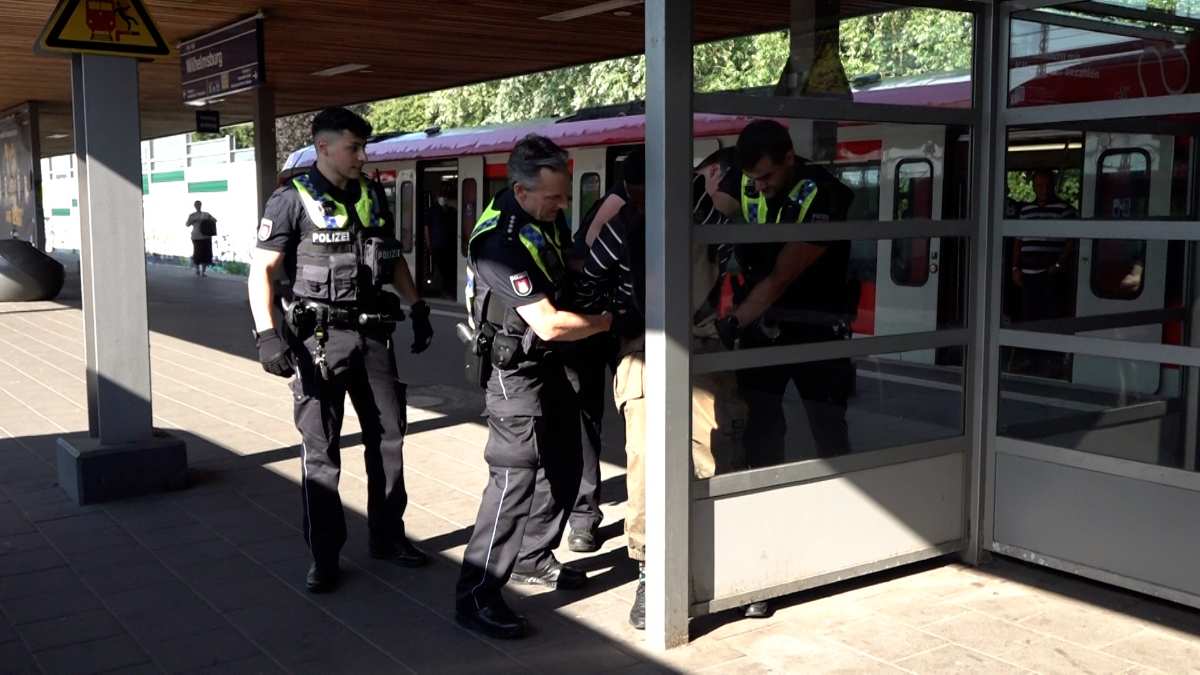 Polizei nimmt Mann nach sexueller Belästigung im S-Bahnabteil fest
