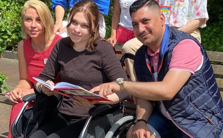 Vom Schüler zum Coach: Syrer übt Deutsch mit Geflüchteten aus der Ukraine