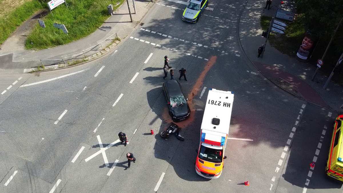 Motorradfahrer bei Kreuzungsunfall in Moorburg schwer verletzt 1 Motorradfahrer bei Kreuzungsunfall in Moorburg schwer verletzt
